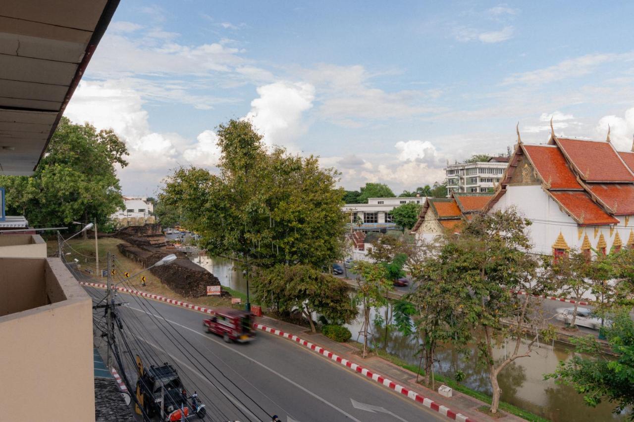 Shapel Hostel And Cafe Chiang Mai Exterior photo