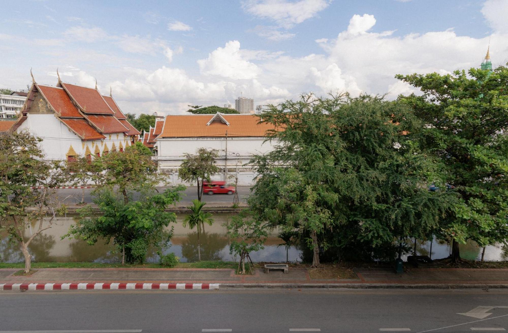 Shapel Hostel And Cafe Chiang Mai Exterior photo